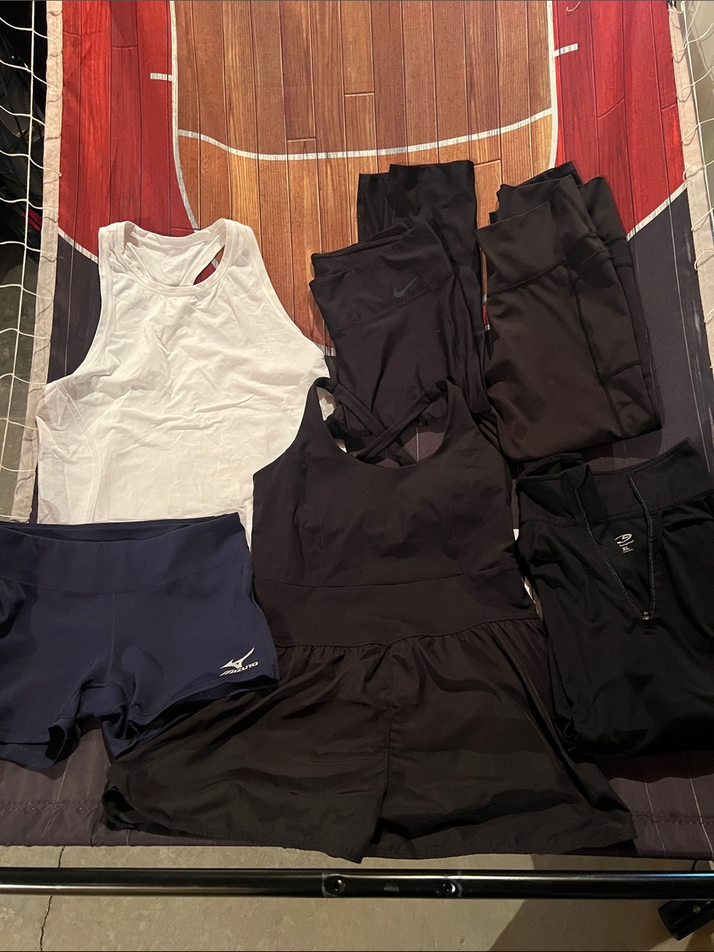 6 piece active wear lot. Large
